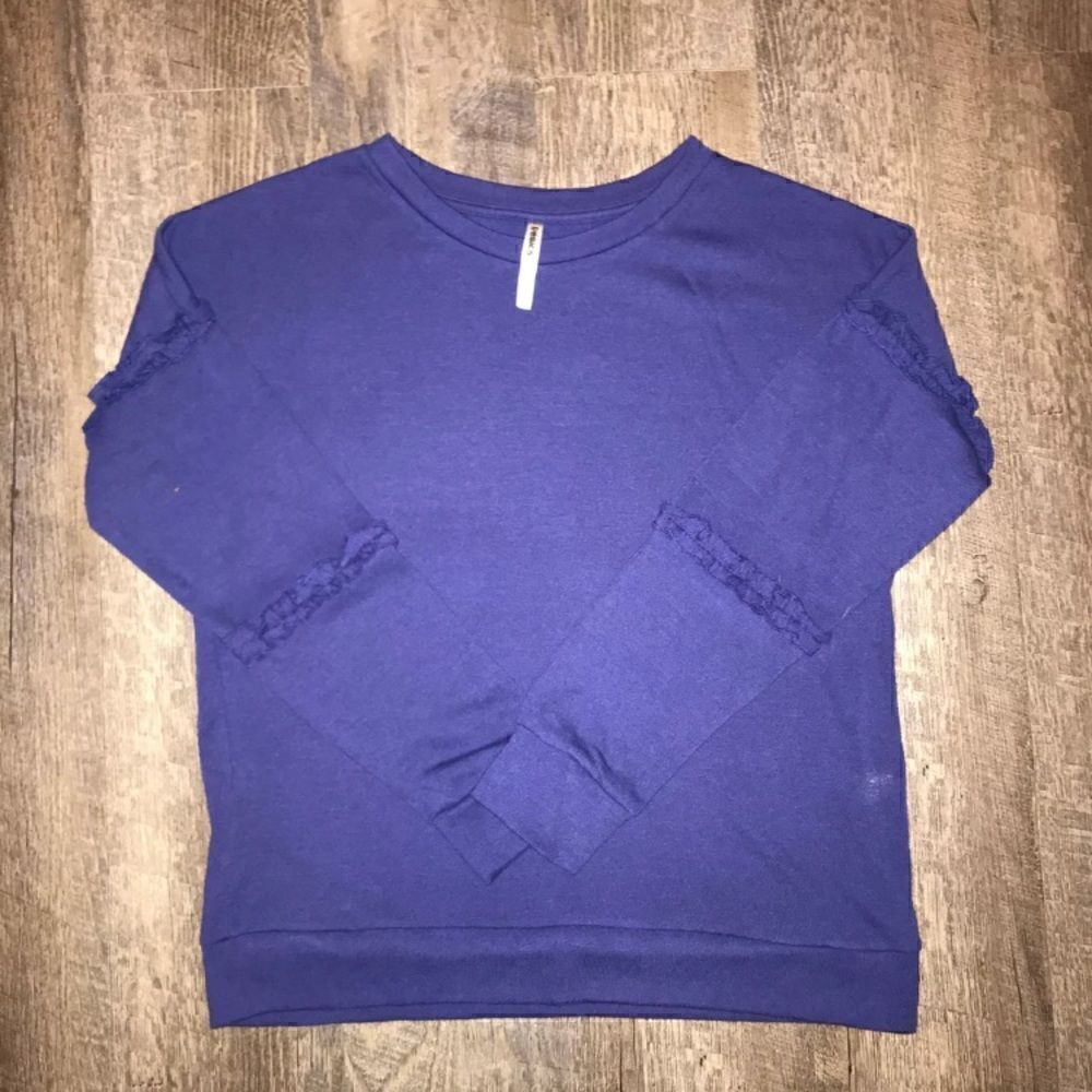 Tresics Women’s Sweater: Small  